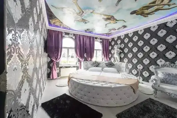 Zimmer im Hotel Urania mit rundem Bett